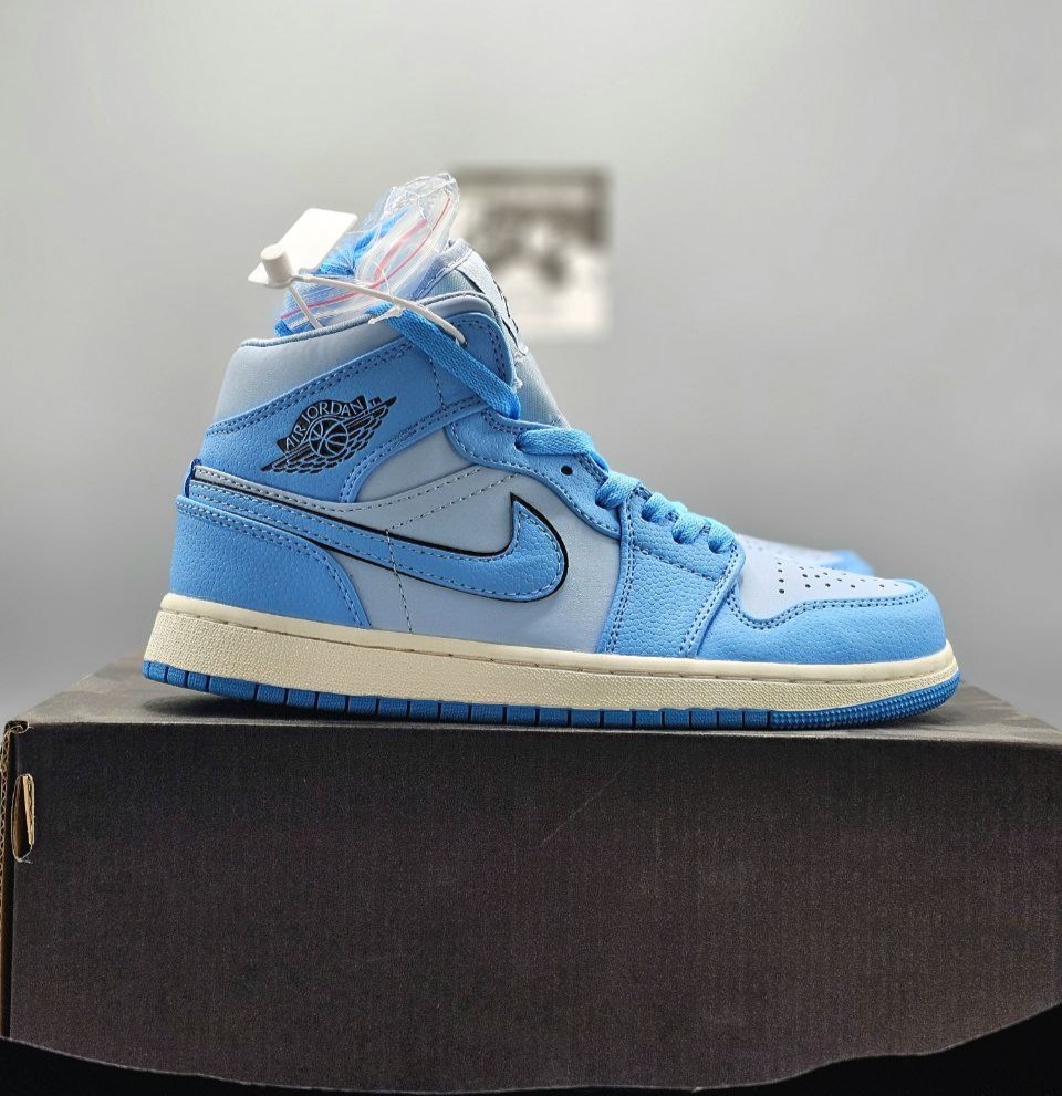 AIR JORDAN 1 MID " ICE BLEU " 