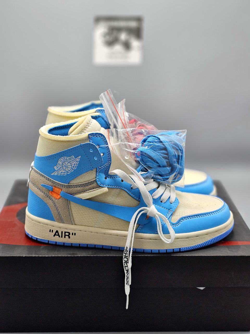 AIR JORDAN 1 HIGH OFFWHITE " UNIVERSITY BLUE "