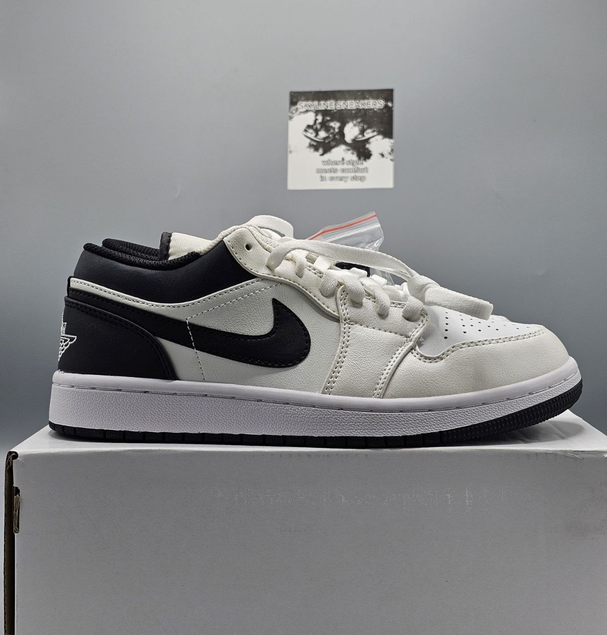 AIR JORDAN 1 LOW " BLACK AND WHITE" 