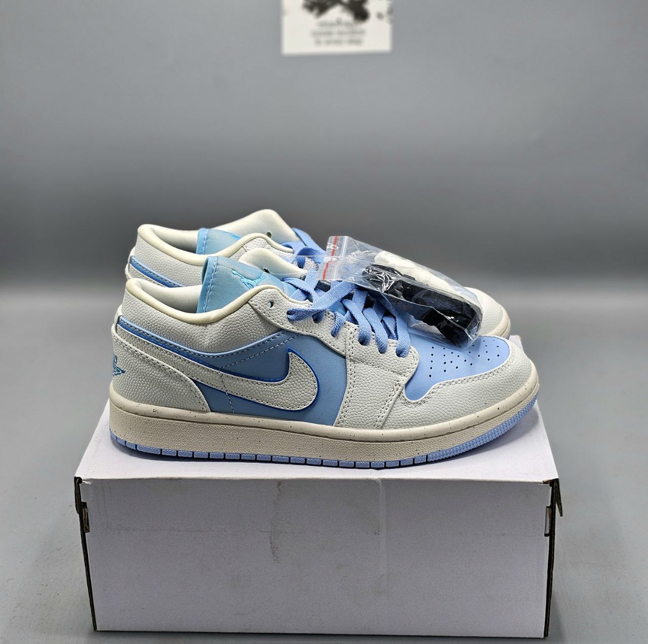 AIR JORDAN 1 LOW " REVERSE ICE BLUE " 