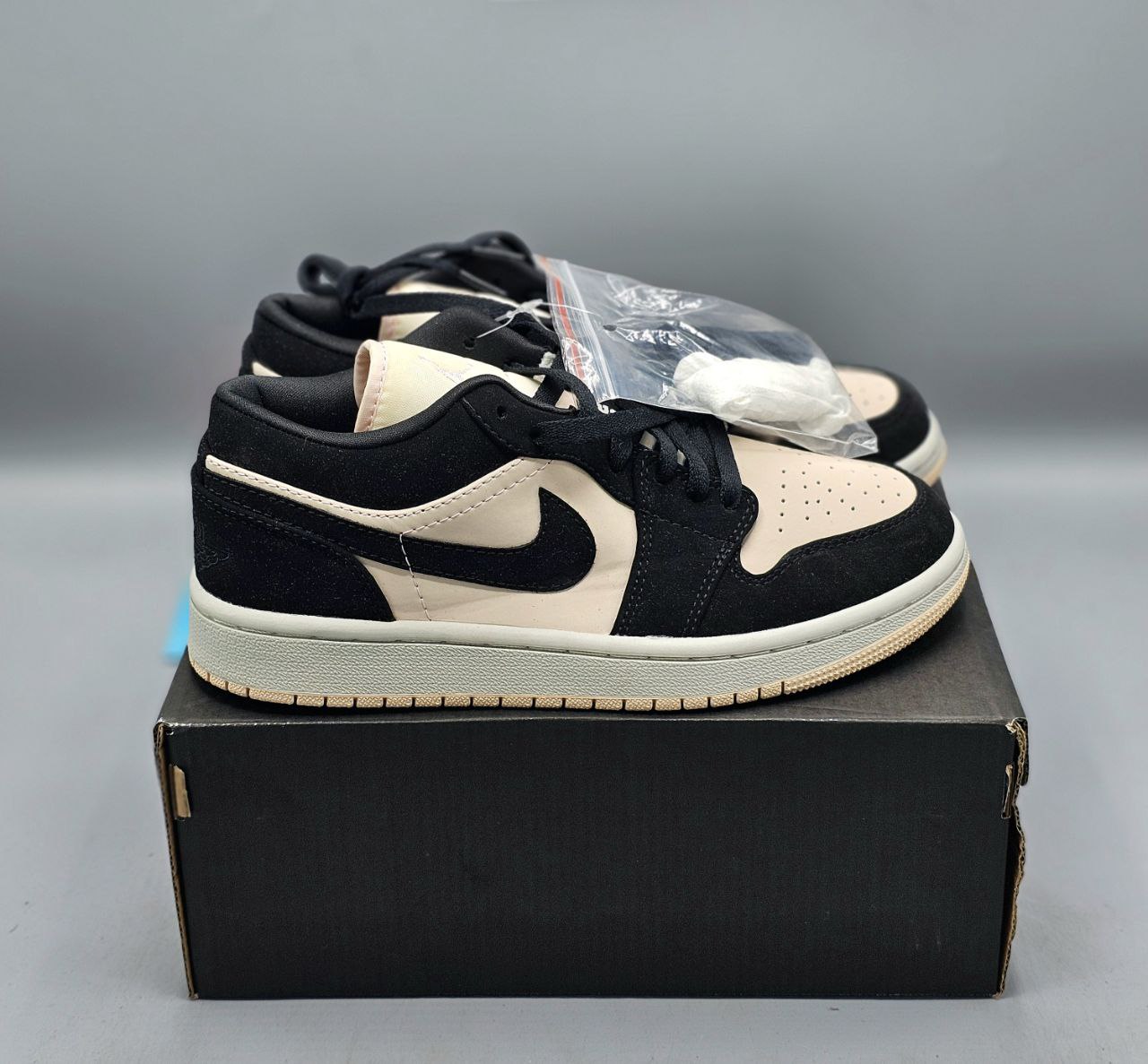 AIR JORDAN 1 LOW " BLACK GUAVA " 